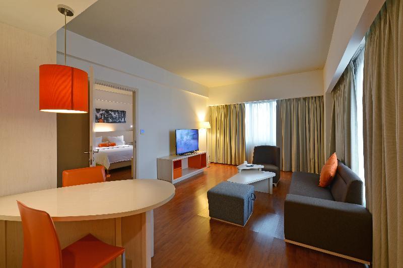 Harris Hotel & Conventions Ciumbuleuit Bandung Exterior photo